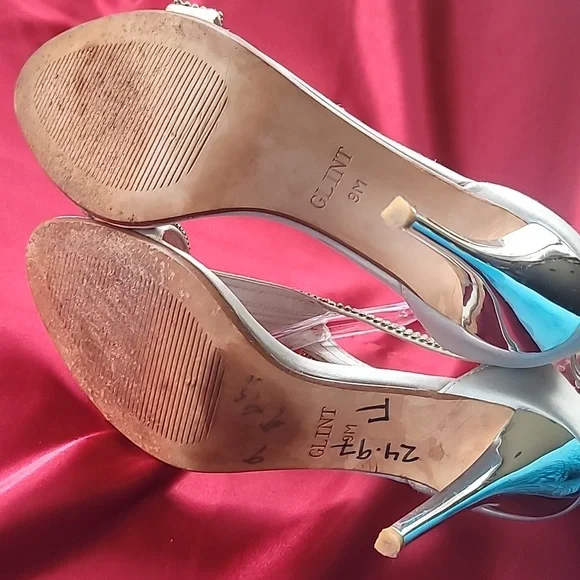 GLINT sz 9 Silver satin heels w real glass rhinestone straps, leather so… - Picture 6 of 8